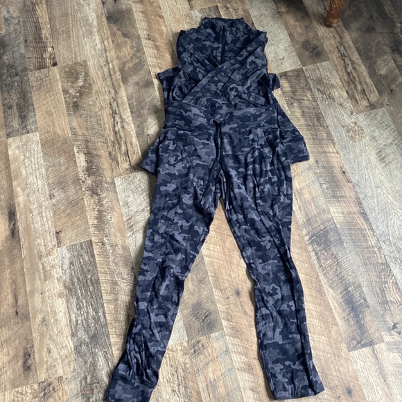 Quarter zip up and jogger pants combo.Both have functional pockets - Picture 6 of 6